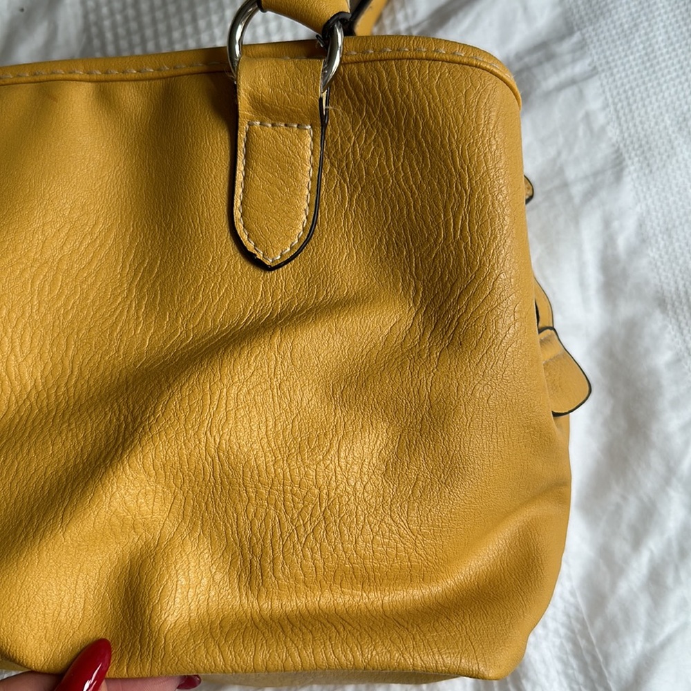 Vintage Yellow purse - Picture 9 of 16